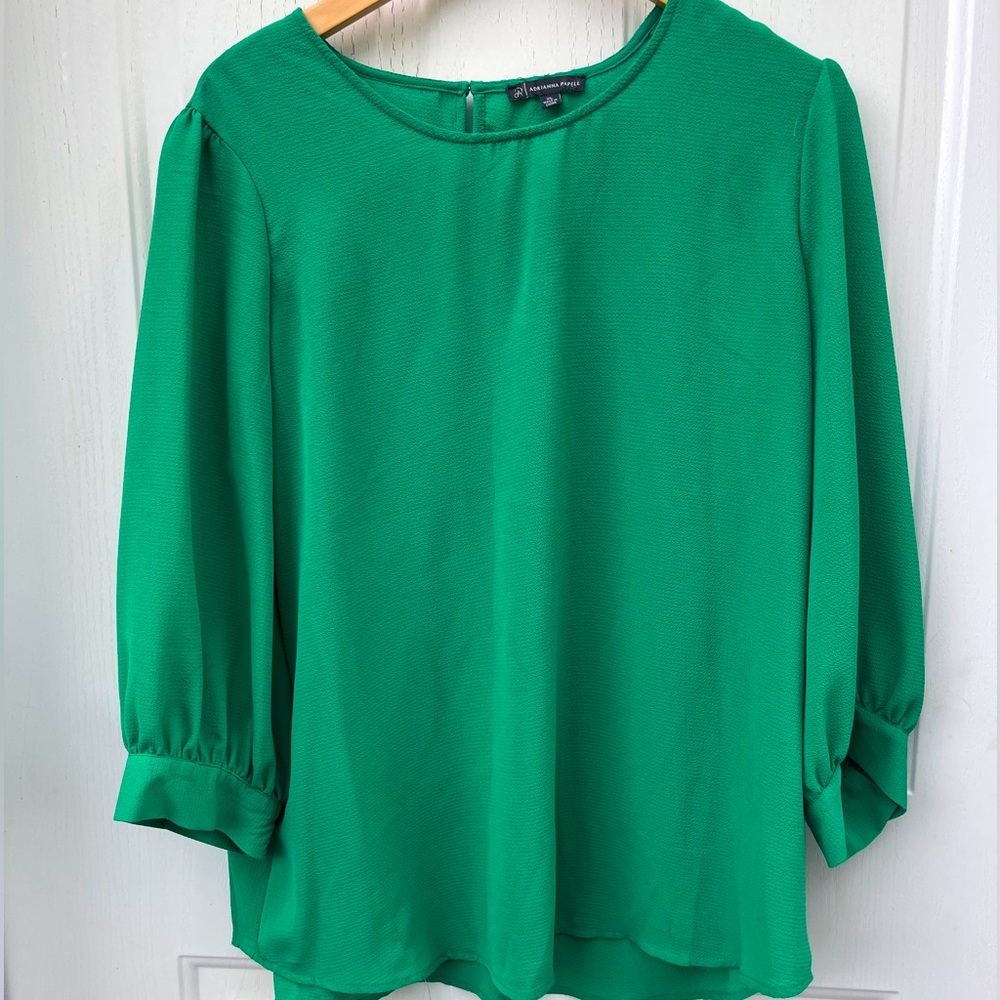 Flowy green top